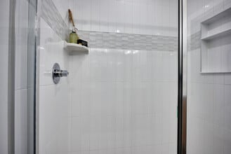 Building Photo - Creekline Townhomes