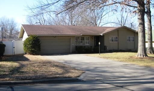 Primary Photo - 2937 S Barnes Ave