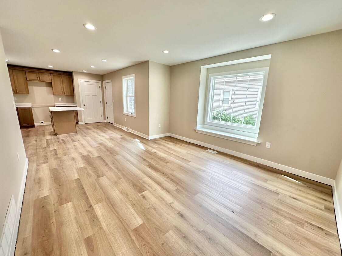 Primary Photo - 1284/1284A N 68th Street