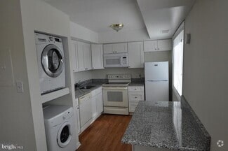 Building Photo - 3320 S 28th St