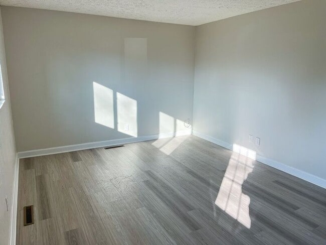Foto del edificio - 1316 Southfield Dr S
