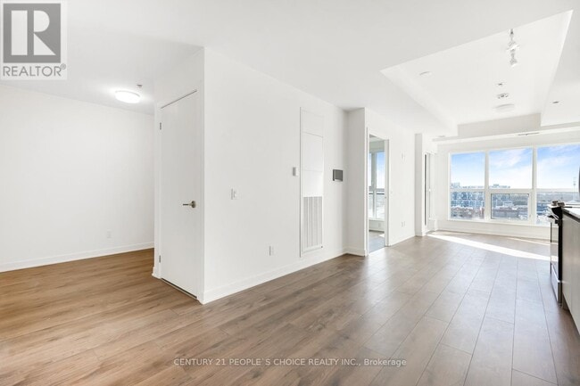 Building Photo - 405 Dundas St W