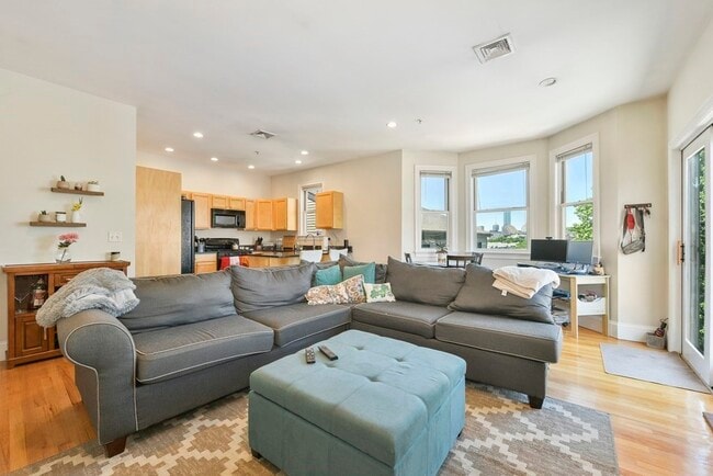 Foto del edificio - 344 W Broadway