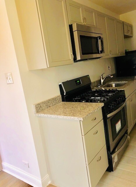 Foto del edificio - 5941 N Winthrop Ave