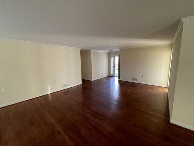 Foto del edificio - Carrollton City, Quiet Community.