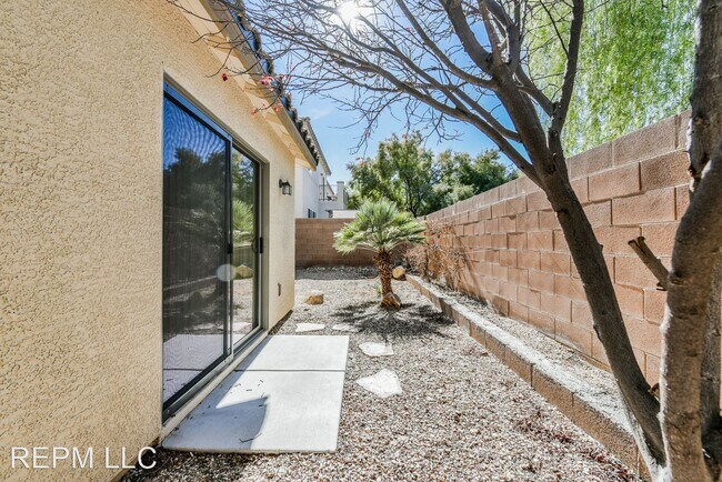 Building Photo - 3 br, 2.5 bath House - 11005 Florence Hill...