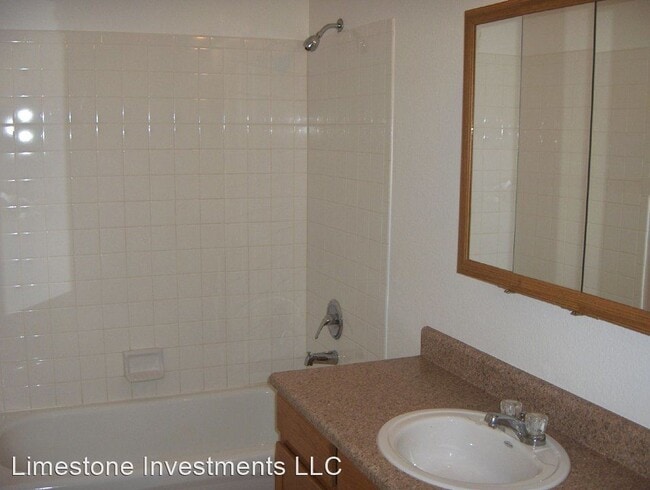 Building Photo - 2101 Hussium Hills St