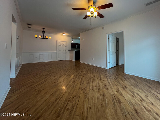 Foto del edificio - 6925 Ortega Woods Dr