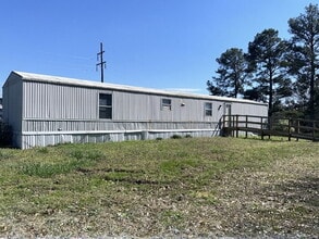 Building Photo - 516 Lewis Dr