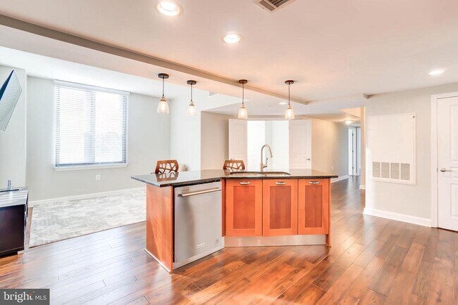 Foto del edificio - 2451 Midtown Ave