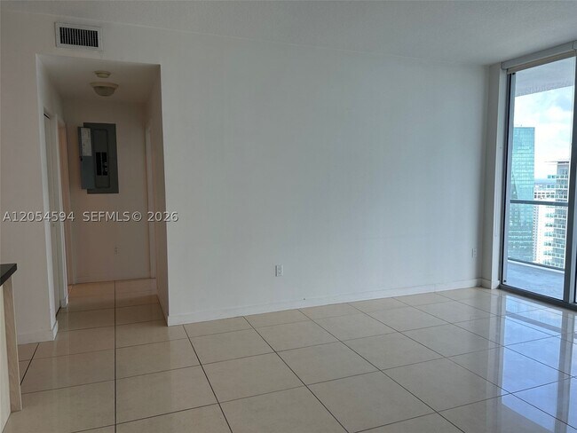 Foto del edificio - 1111 SW 1st St