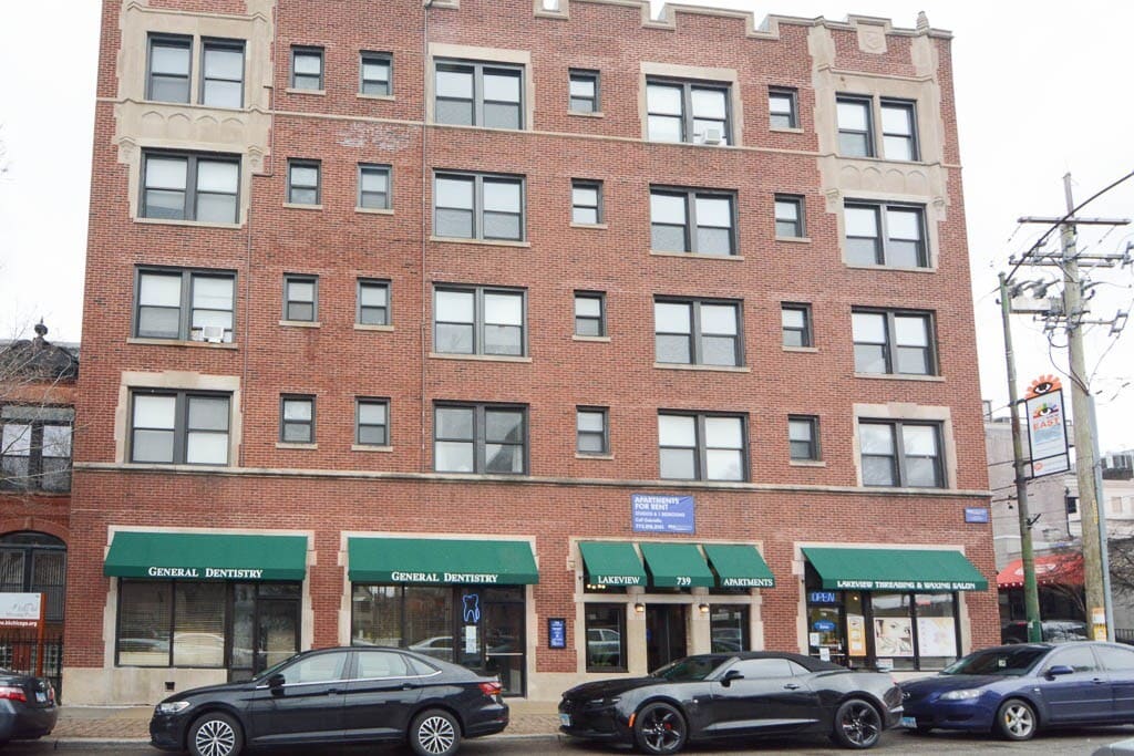 Primary Photo - 742 W Belmont Ave