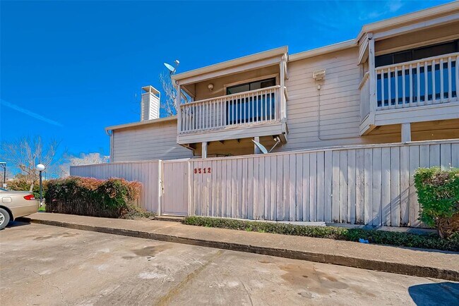Building Photo - 9512 Pagewood Ln
