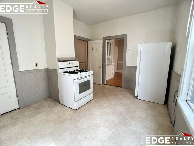 Foto del edificio - 55 Rindge Ave