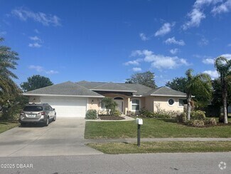 Building Photo - 1612 N Oleander Ave