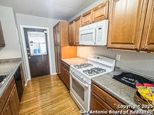 Foto del edificio - 4242 Eagle Nest Dr