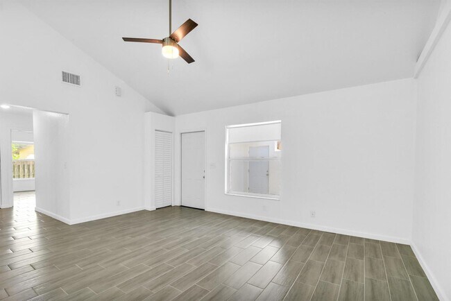 Foto del edificio - 13737 Yarmouth Dr