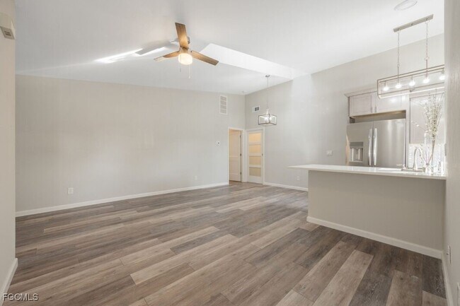 Building Photo - 5113 SW 15th Pl