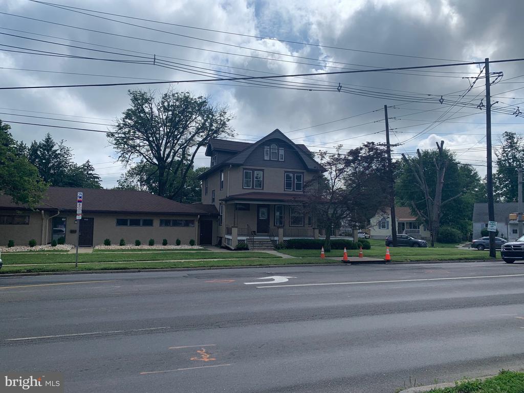 Primary Photo - 1072 Parkway Ave