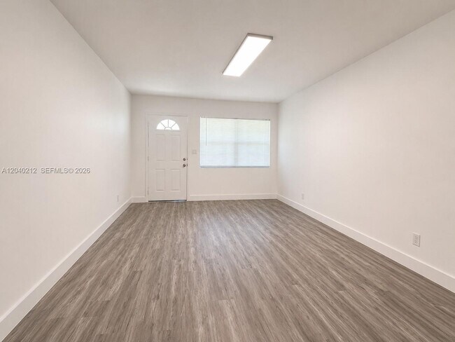 Foto del edificio - 730 SW 5th Ave