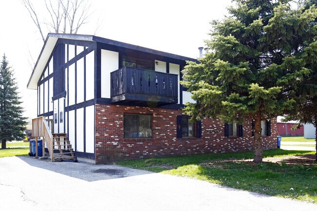 Building Photo - 2000 Redwood Dr
