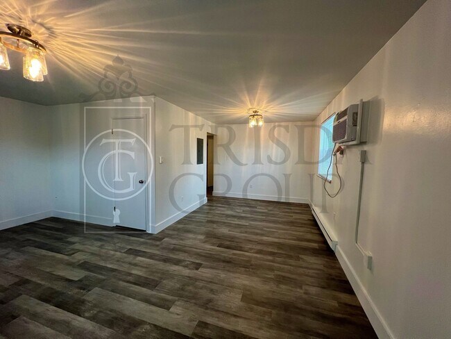 Foto del edificio - Avail Oct 1st: Comfortable and Updated 1BR Apt in Greentree Borough. Laundry, Parking, DW, AC, La...