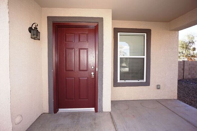 Building Photo - Modern Eastside Living: 3-Bed Oasis with Open-Concept Kitchen