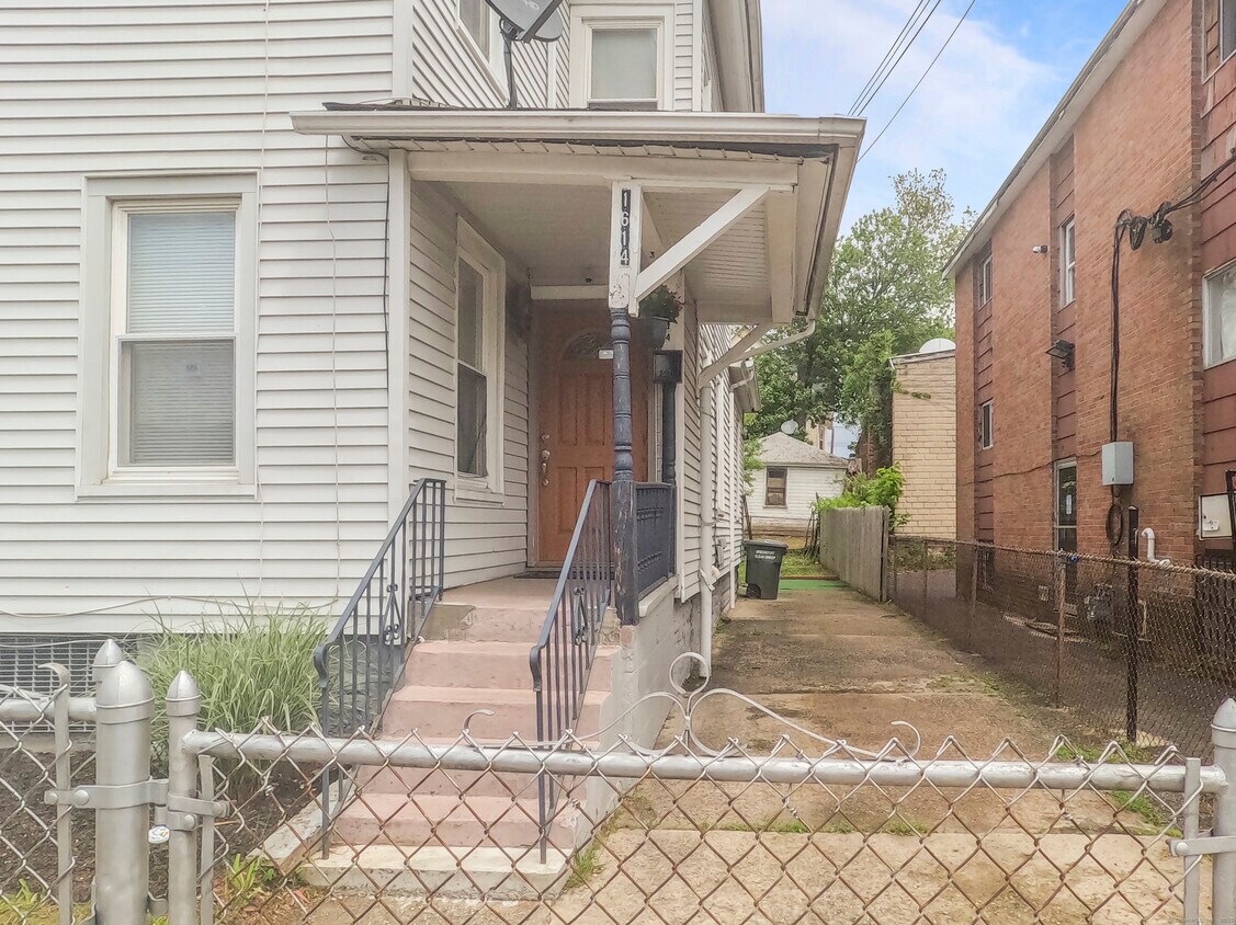 Primary Photo - 1614 Iranistan Ave