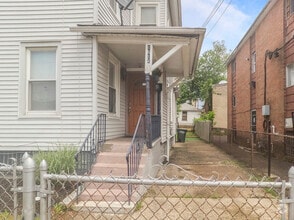 Building Photo - 1614 Iranistan Ave