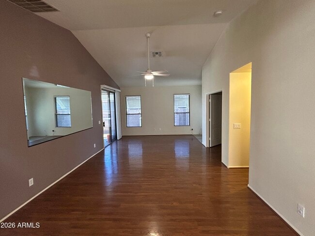 Foto del edificio - 15948 W Latham St