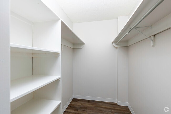 1BR, 1BA - 517SF - Closet - Hillcrest Hampton House