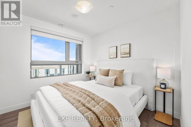 Photo du bâtiment - 100 Manett Crescent