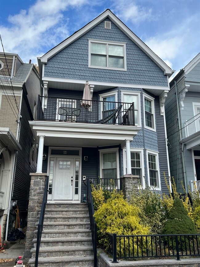 Building Photo - 44 Duer Pl