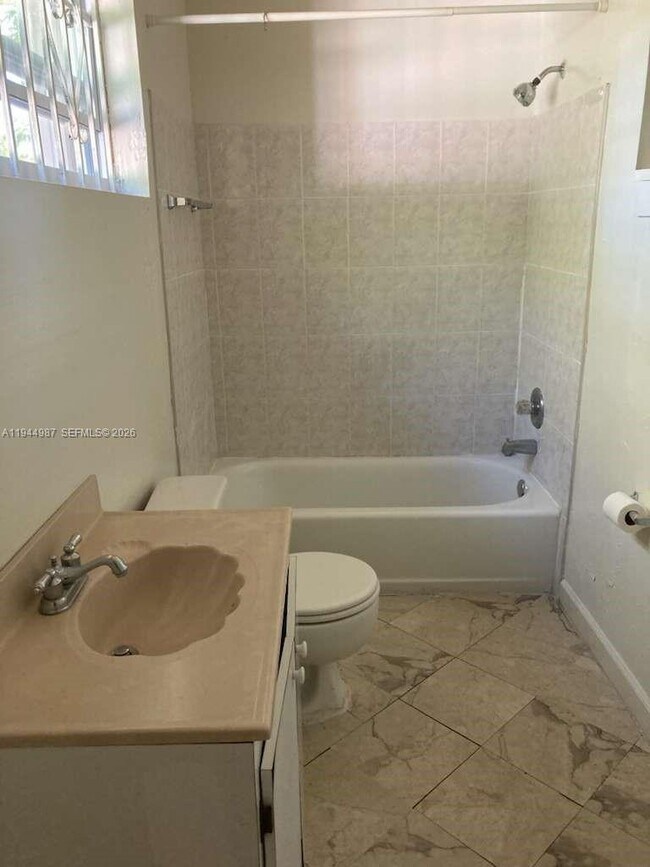 Foto del edificio - 18815 NW 33rd Ct