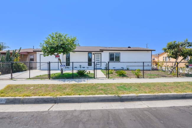 Building Photo - 6557 Darwell Ave