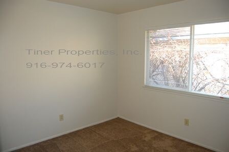 Foto del edificio - Charming 2 Bedroom Duplex in Orangevale!