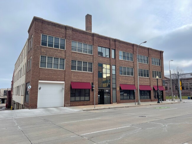Building Photo - 132 S Dakota Ave