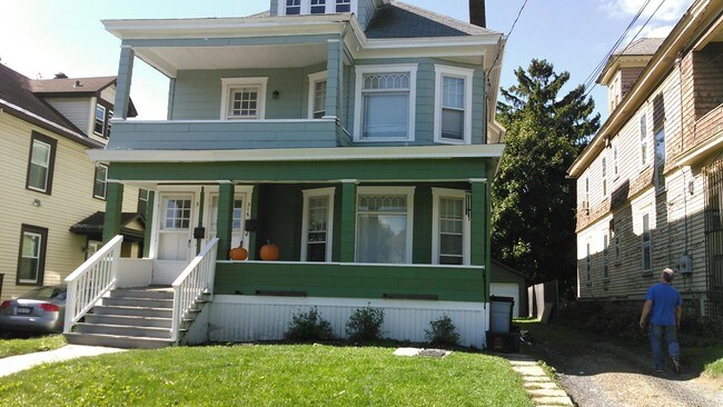 Foto del edificio - 316 Roosevelt Ave