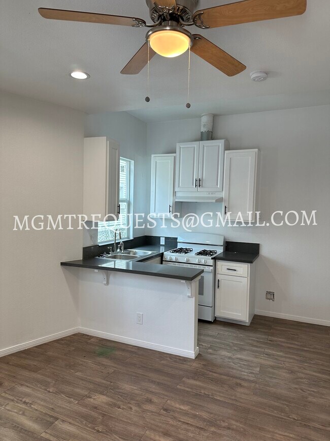 Building Photo - 555 North La Cadena Drive, Unit 5