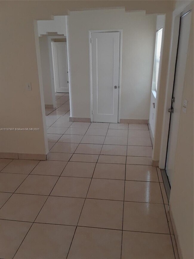 Foto del edificio - 632 NE 85th St
