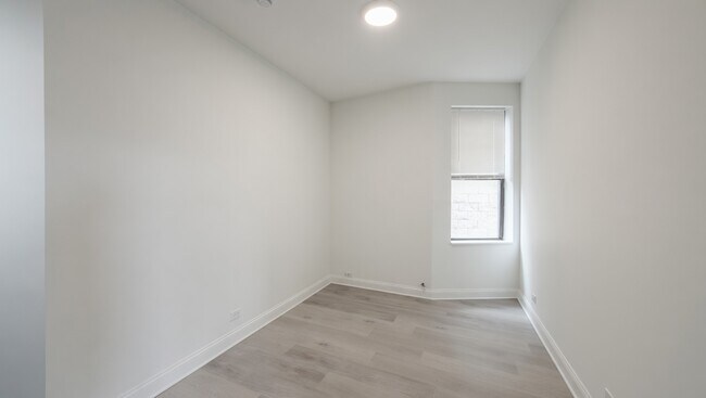 Foto del edificio - 4832 N Winthrop Ave
