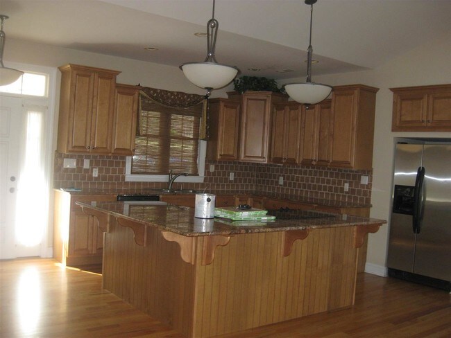 Building Photo - 6 Sandy Beach Ct