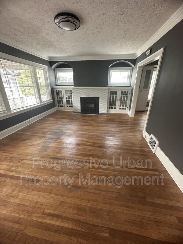 Building Photo - 1337 W 106th St