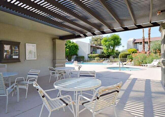 Foto del edificio - **Live the Palm Springs Lifestyle | 1-Bedroom Condo at Casa Verde**