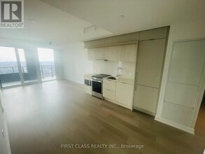 Building Photo - 448 Burnhamthorpe Rd W