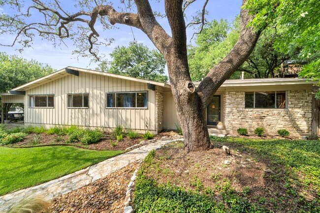 Building Photo - 2402 Rockingham Cir