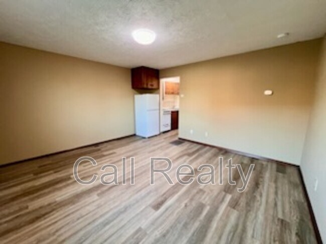 Building Photo - 5225 N Crestline St