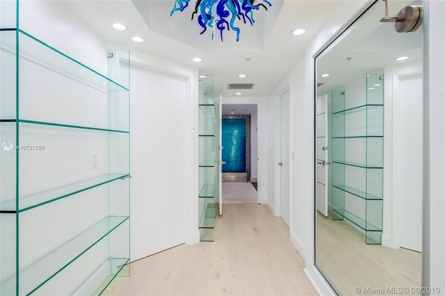 Building Photo - 333 Las Olas Way