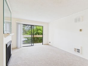 Building Photo - 3102 Golden Oaks Ln