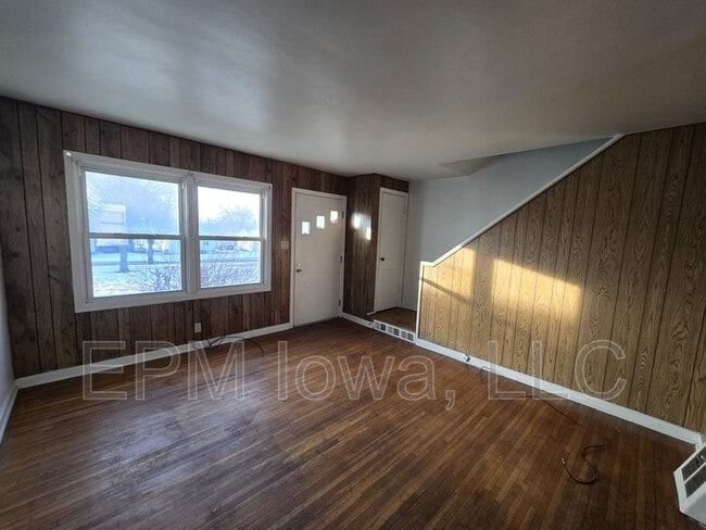 Building Photo - 261 Madison St